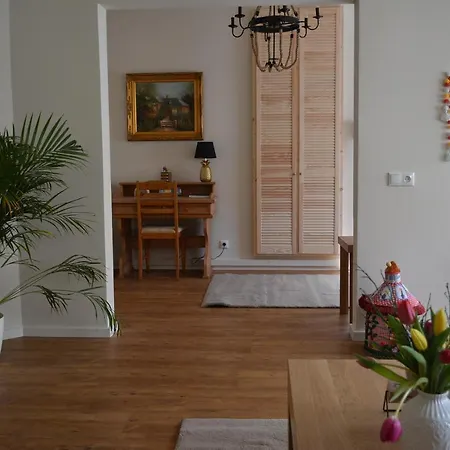 Waldorf Apartment *